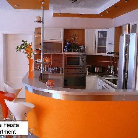 Nueva Fiesta Apartment *